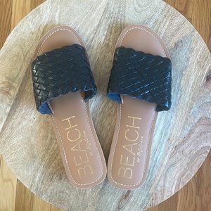Brand new never worn Beach by Matisse Black Pipeline Women’s Sandals Size 7M